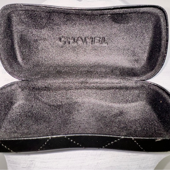 Authentic Chanel black quilted frames with Chanel case - Picture 11 of 13